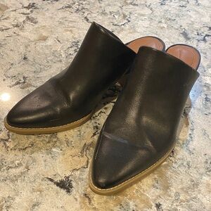 UNIVERSAL THREADS. Women’s shoes.